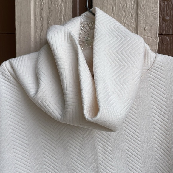 Gap Sweatshirt - Picture 7 of 7